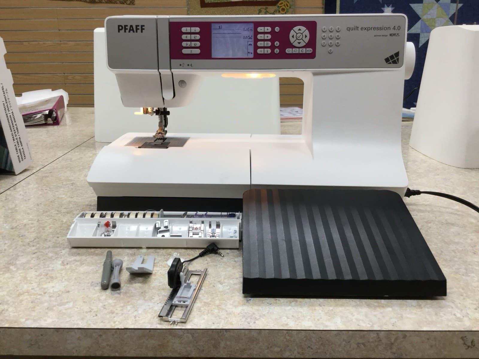 Pfaff Quilt Expression 4.0 Sewing Machine 2
