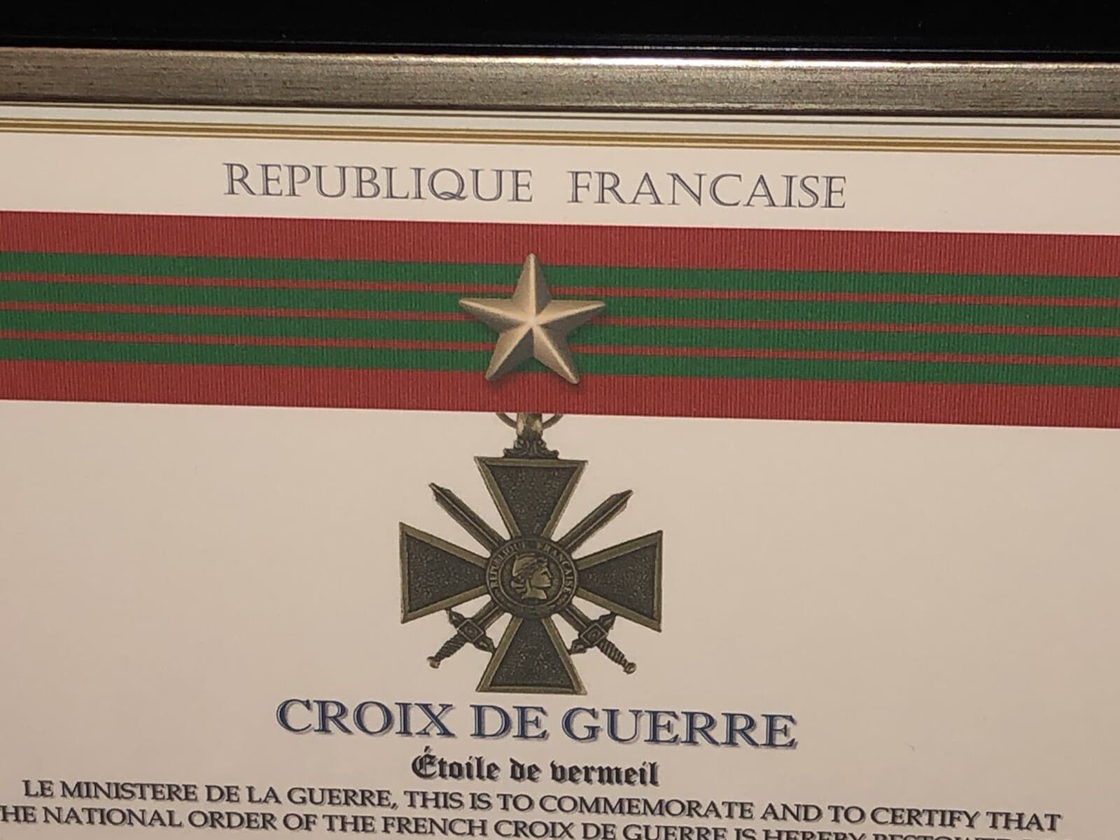 FRENCH CROIX DE GUERRE - w/GOLD STAR / WWII (COMMEMORATIVE CERTIFICATE) 4