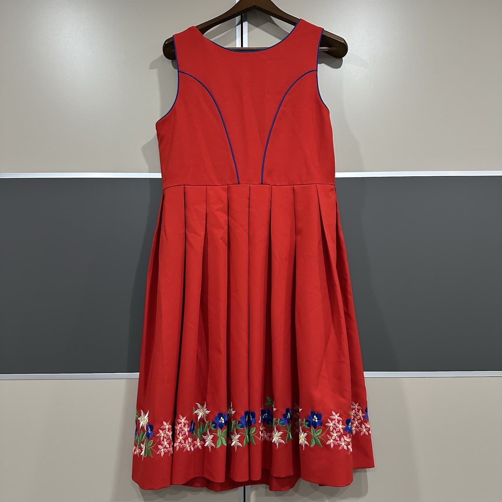 Light Trachtenhaus Embroidered Red Floral Dirndl Octoberfest  Sz 14 German Dress 6