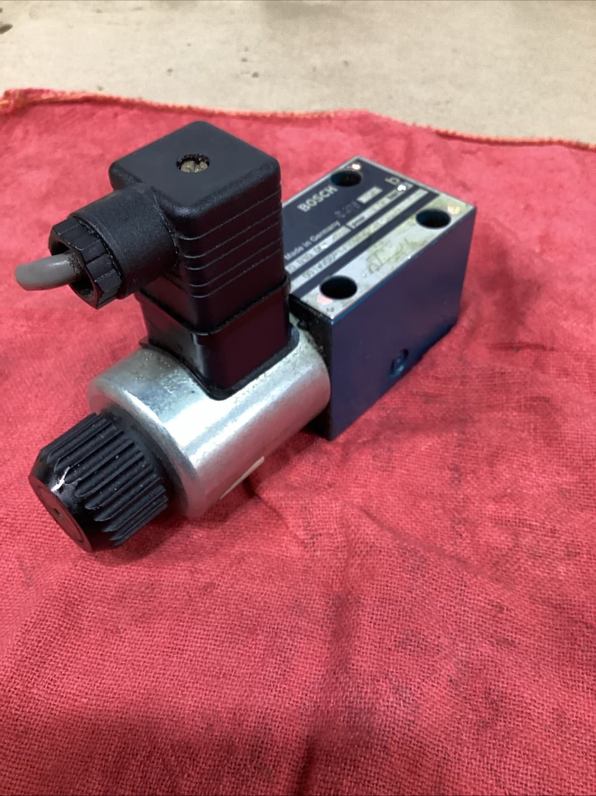 BOSCH 0 810 091 266 SOLENOID VALVE 0810091266 3