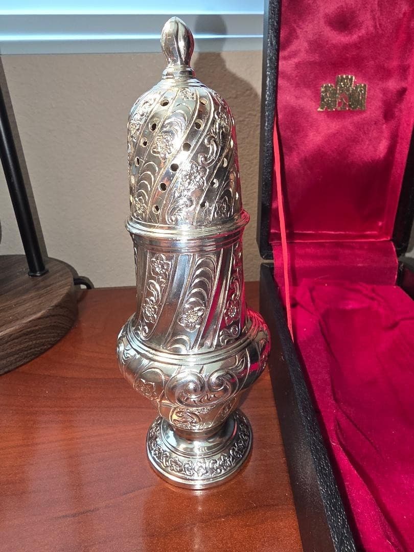 Vintage Silver-Plated Sugar Caster / Muffineer w/ Box – Ornate Rococo Shaker 7" 5