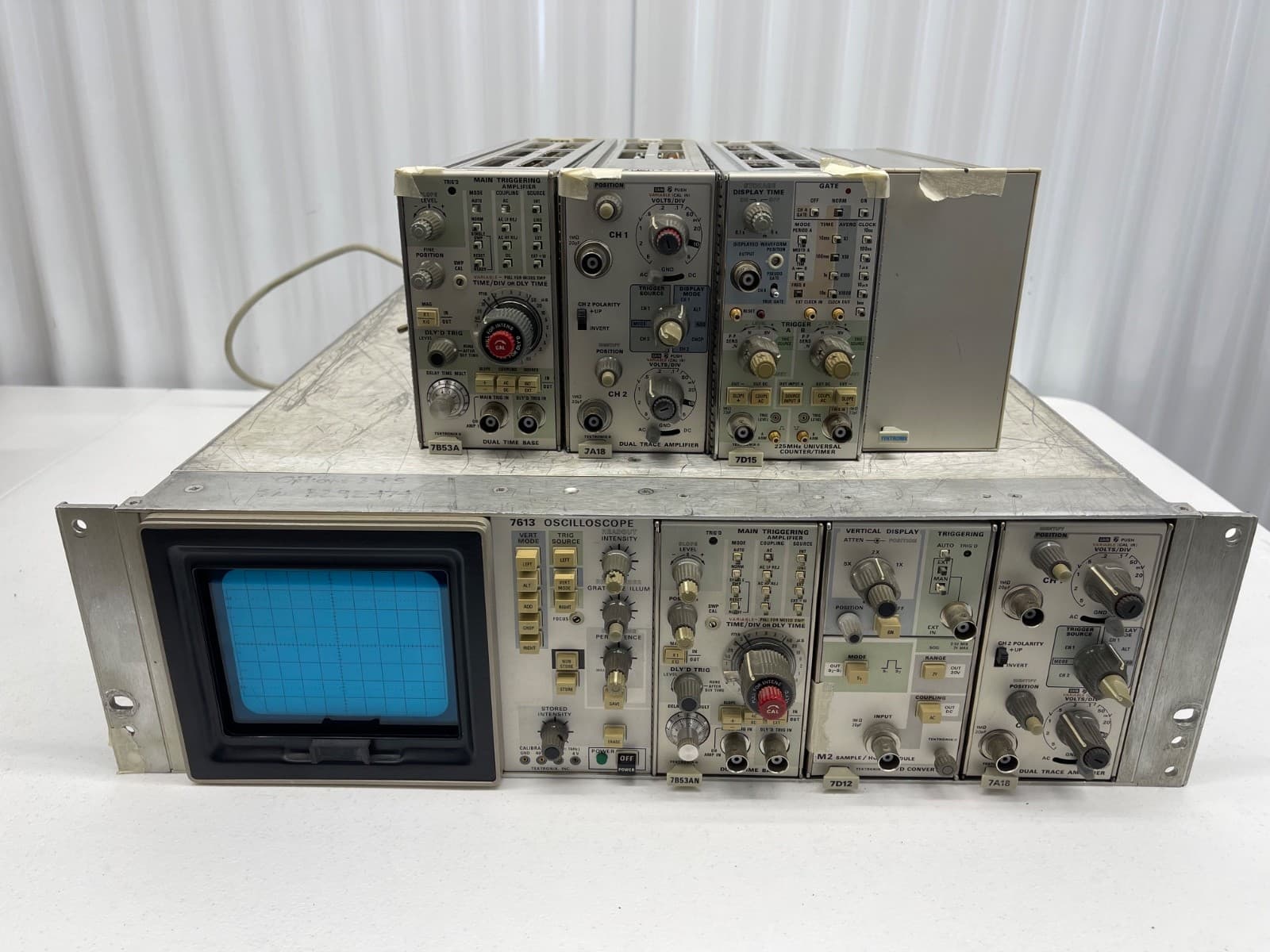 Tektronix 7613 Analog Oscilloscope w/ Modules 7B53AN 7D12 7A18 7B53A 7A18 7D15