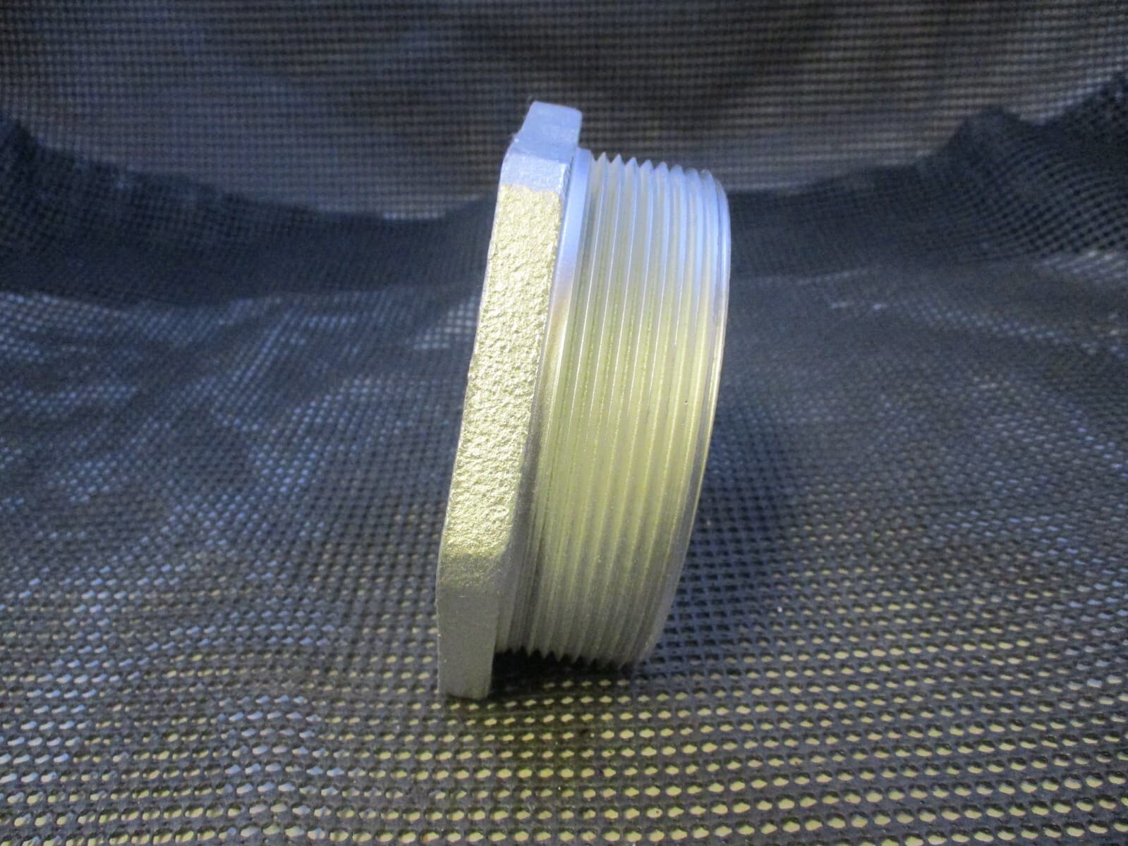 CROUSE HINDS 59  MALLEABLE IRON 4" CONDUIT CHASE NIPPLE 3