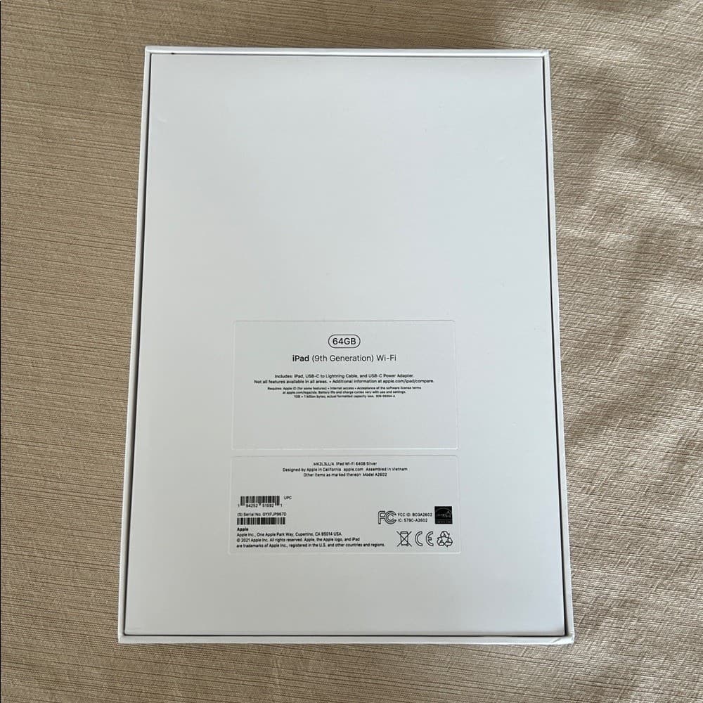 Apple iPad 9th Generation 64GB Silver used EMPTY BOX ONLY use for gift 3