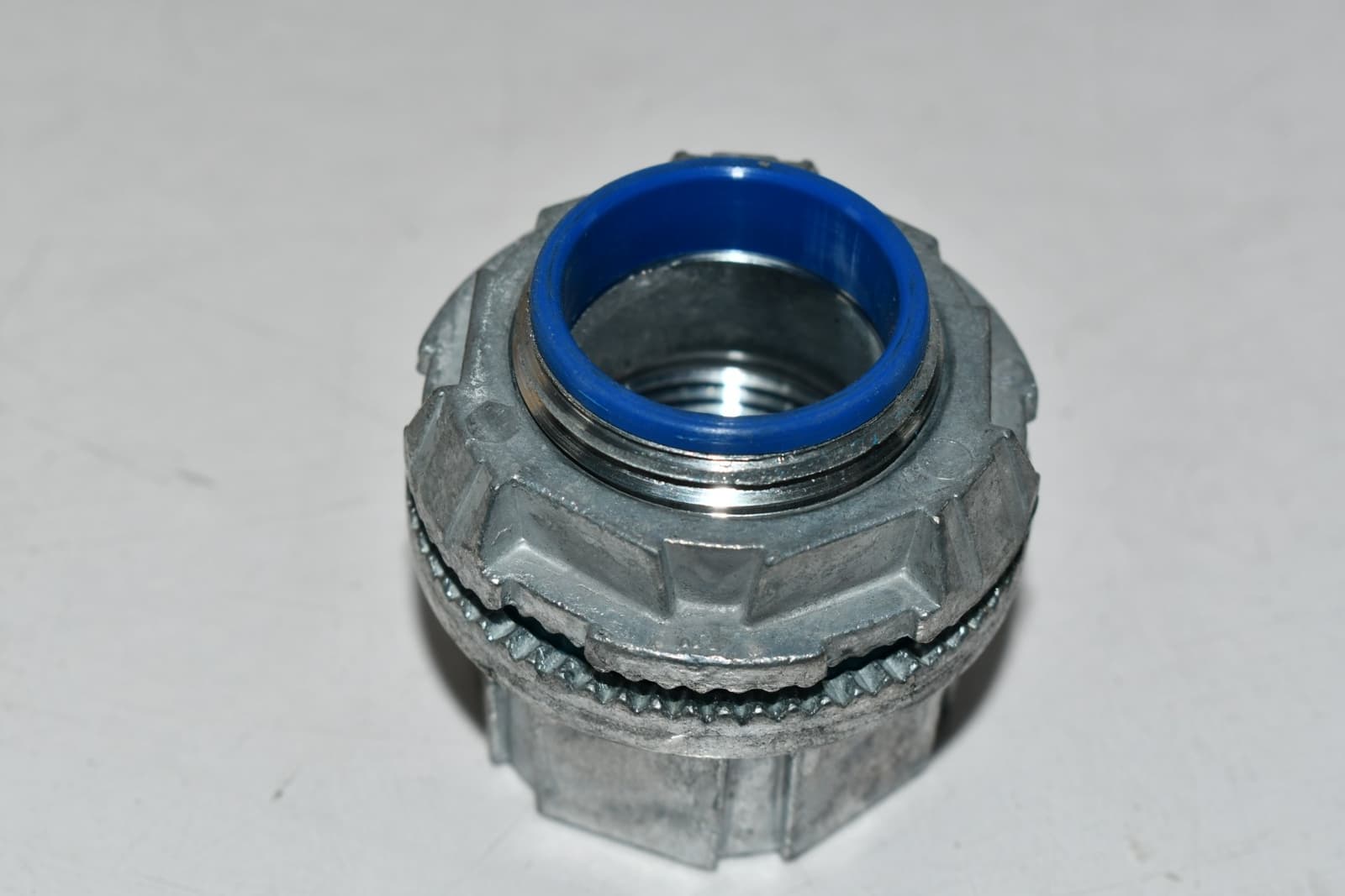 NEW Thomas & Betts H100-TB Hub Connector, Zinc, 1'', with Thermoplastic Insulati