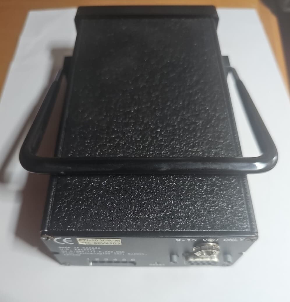 FISO UNIVERSAL FIBER OPTIC SENSOR FTI-10 Case and Power Supply 5