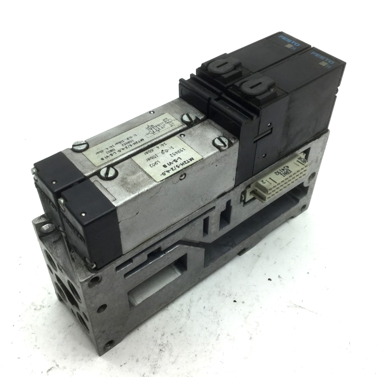 2x Festo MT2H-5/2-4.0-L-S-VI Solenoid Valves, On VIGM-03-4.0 Manifold Block