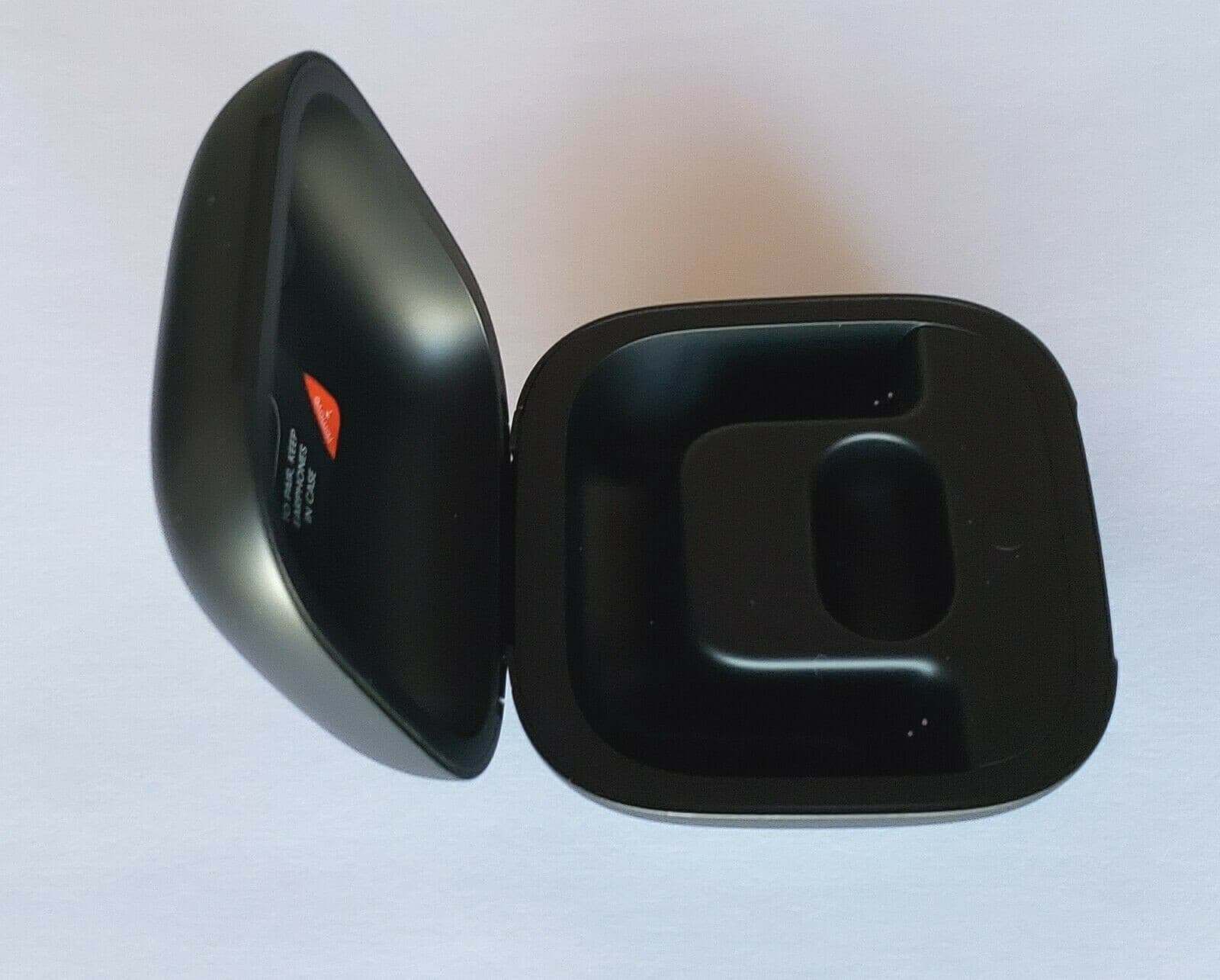 Unused Original Beats CHARGING CASE for Powerbeats Pro Wireless Earphones -BLACK 3