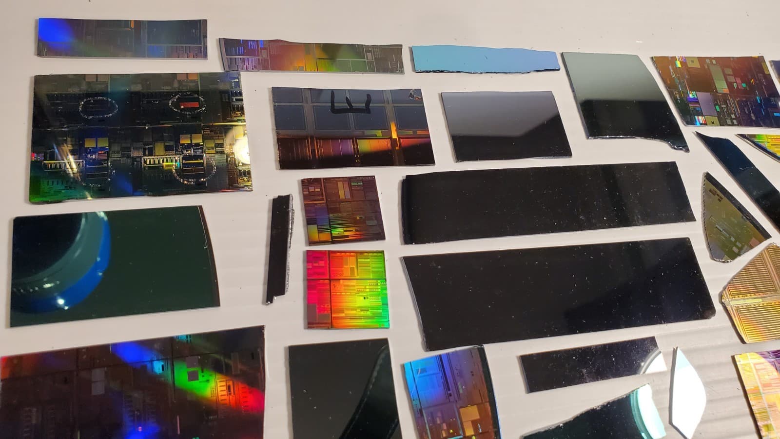 Silicon Si Art Wafer Pieces Plain and with IC Microchip Semiconductor Design 85g 6