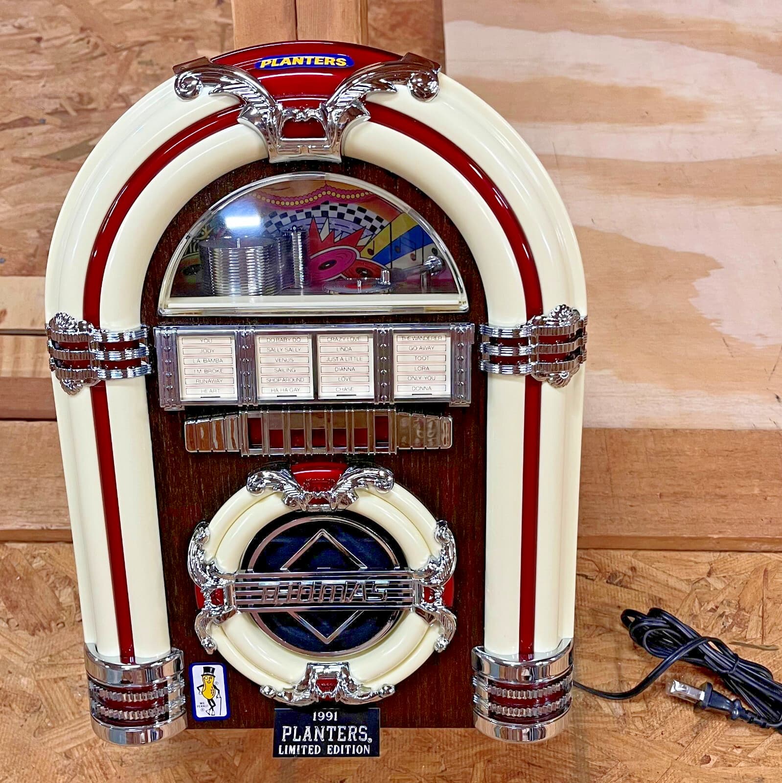 Planters Mr. Peanut Collector's Edition Radio "Thomas CR-11" Jukebox - NEW