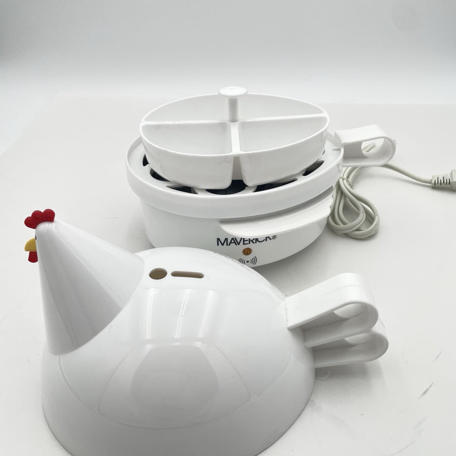 MAVERICKS HENRIETTA HEN Egg Cooker Poaches Boils Soft/ Hard Chirps When Cooked 4
