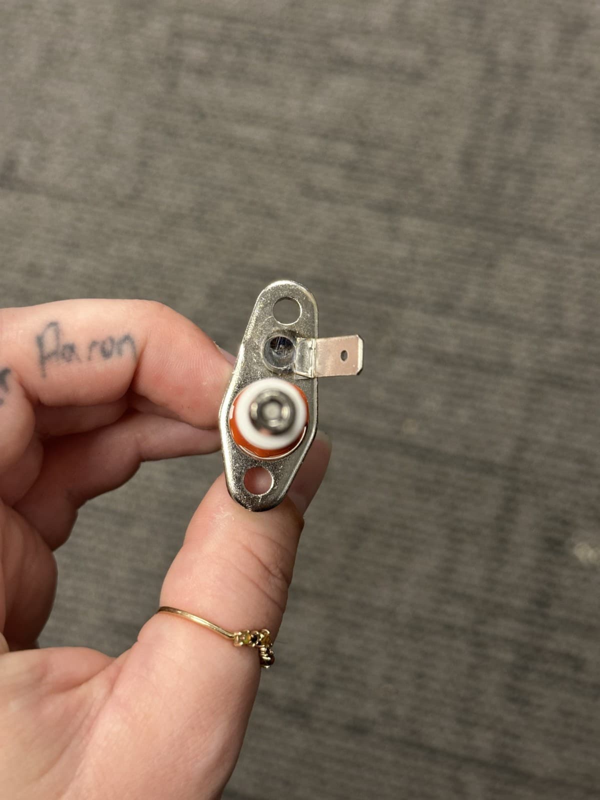 100276370 | A.O. Smith Igniter w/ Gasket - XWH 600-800 3