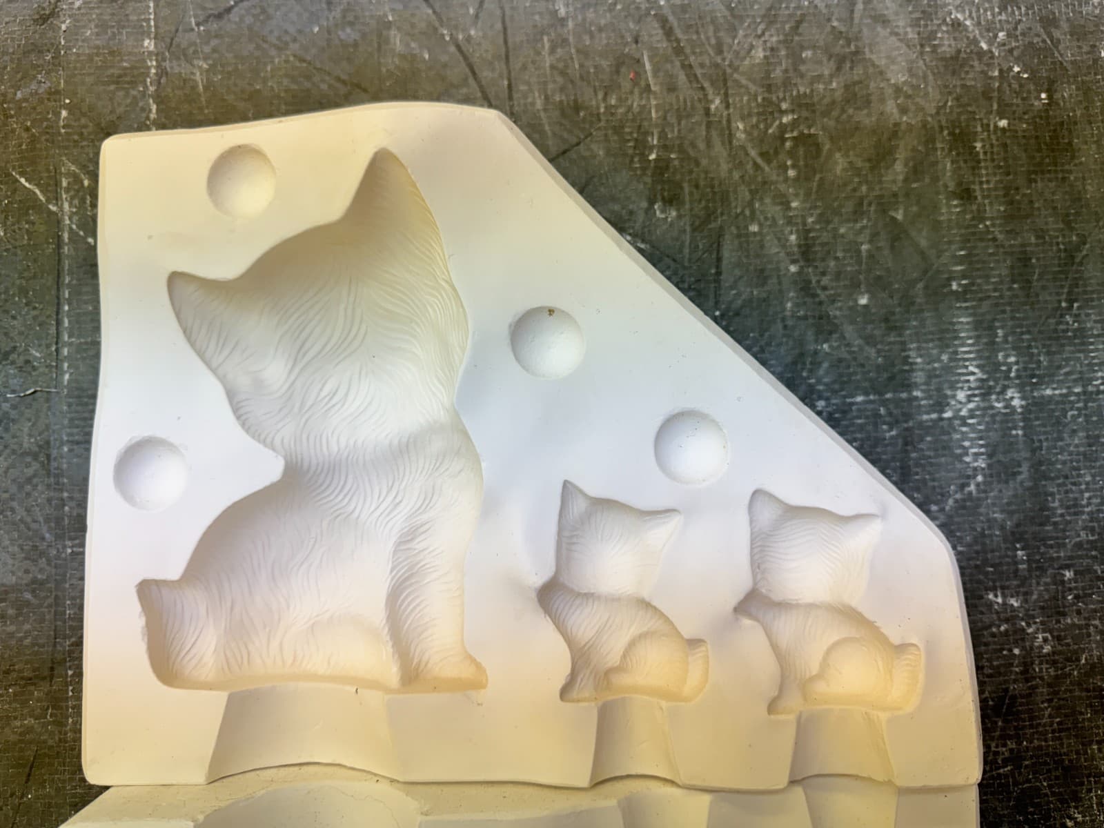 VINTAGE SUNRISE CERAMIC MOLD #SR-201 CAT FAMILY 3 IN MOLD 6