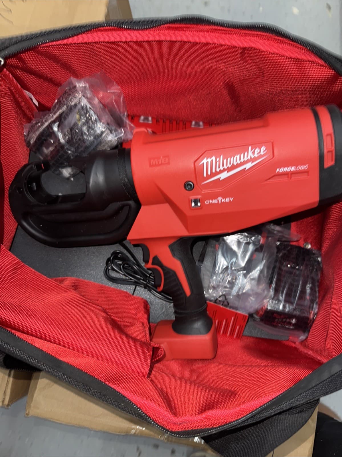 Milwaukee 2778-22 M18 Cordless Utility Crimping Tool Kit