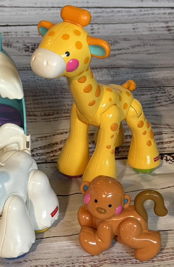 Fisher Price Amazing Animals Polar Bears Giraffe Penguin Monkey  Dumbo Simba 4