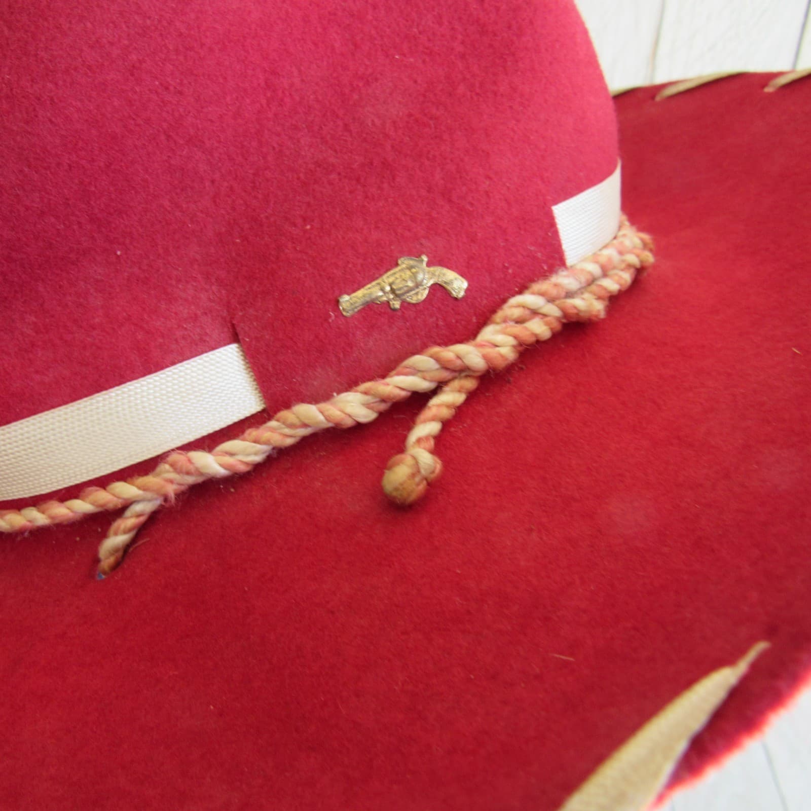 Vtg Child Cowboy Hat Red Wool 1950s Has Metal Guns Around Base of Hat 2