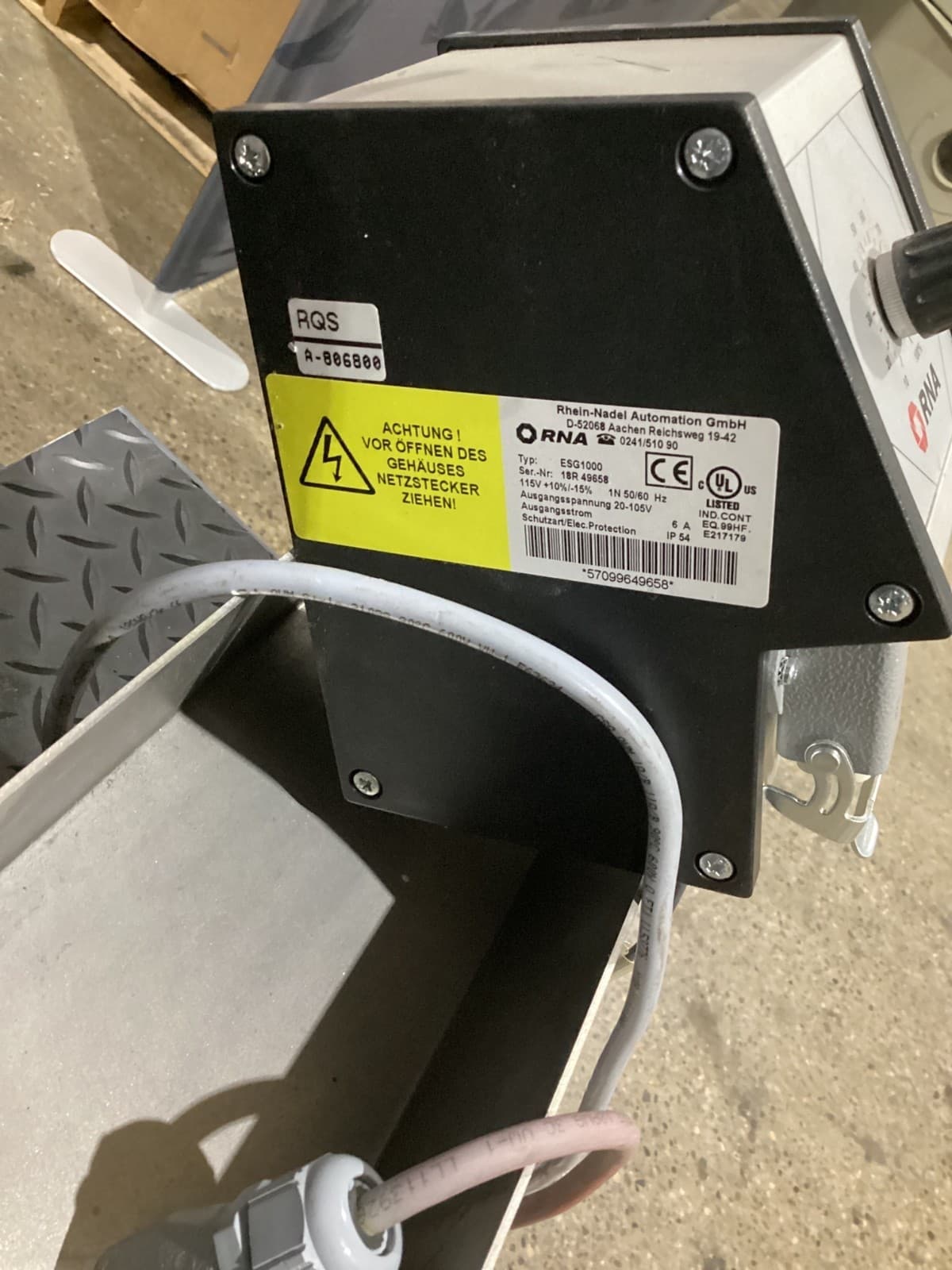 RNA ESG1000 W/ SLL400-400 Vibratory Feeder System USED 4