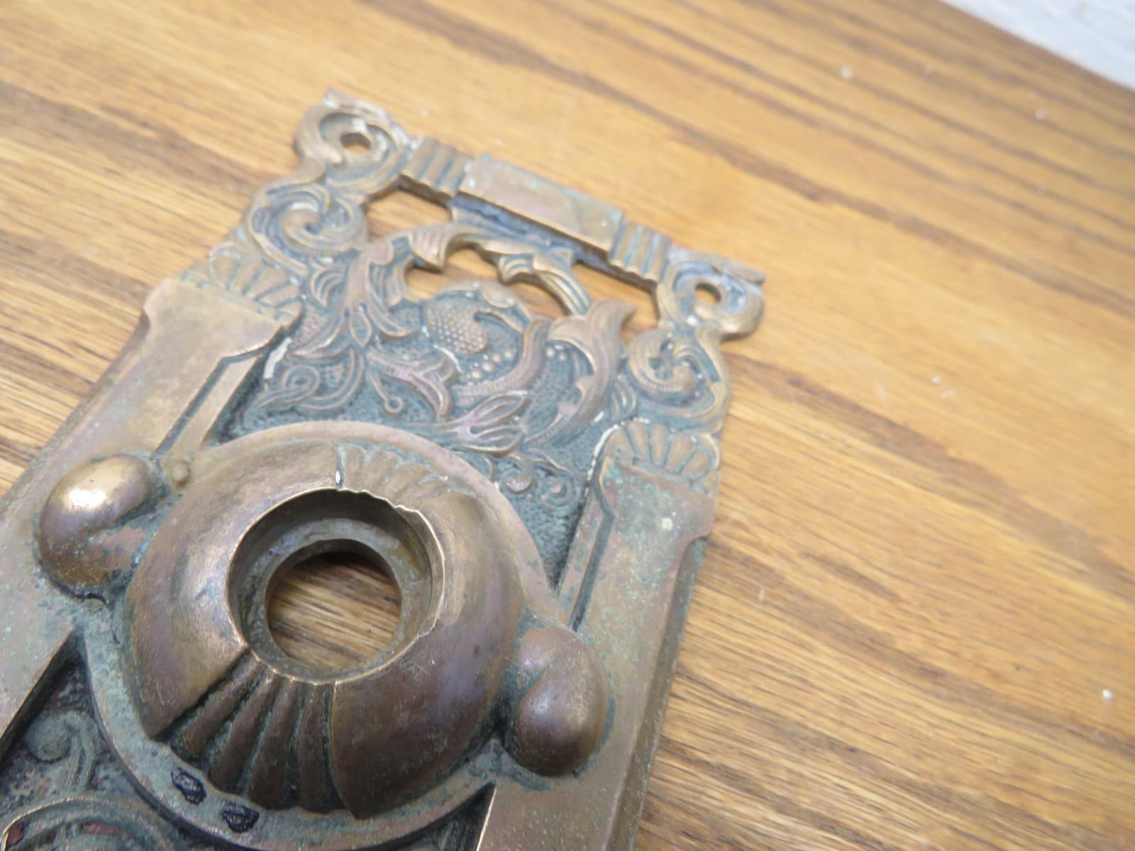 OLD GOTHIC LOOKING FIGUREINE DOOR PLATE,BACKPLATE,EASTLAKE ? ORNATE DETAIL. RHCO 5