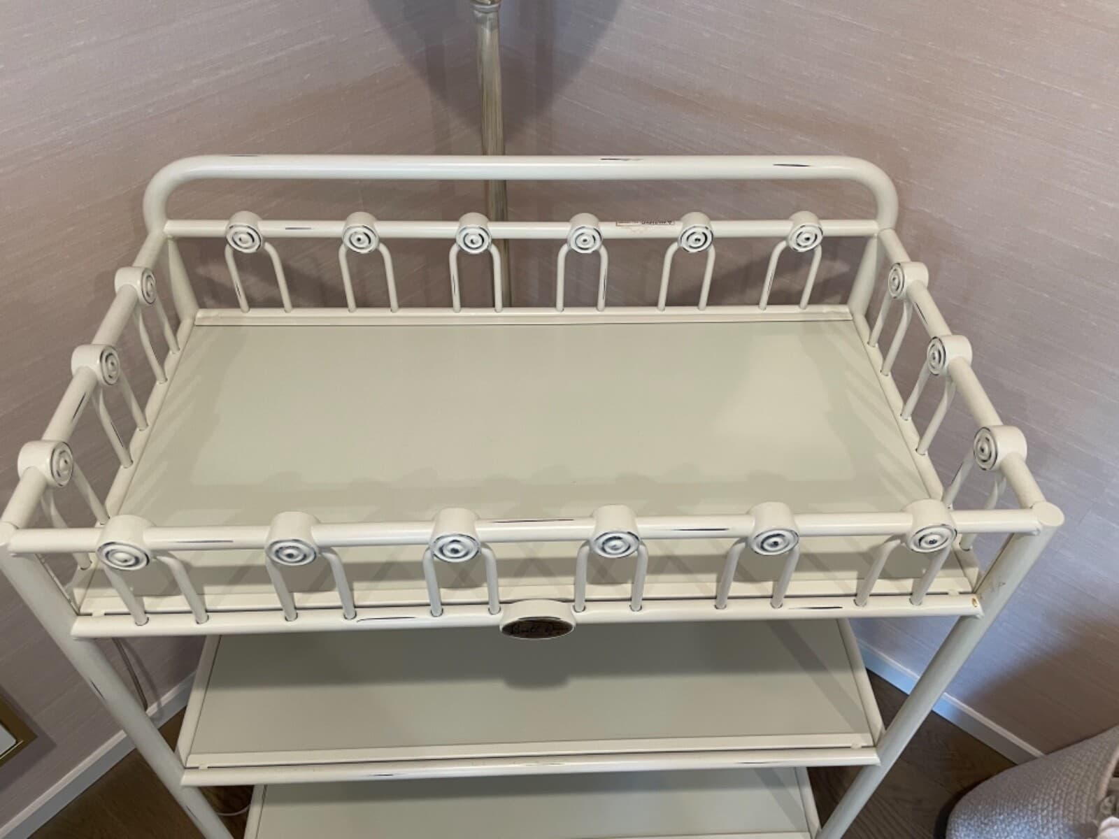 Bratt Decor changing table  2