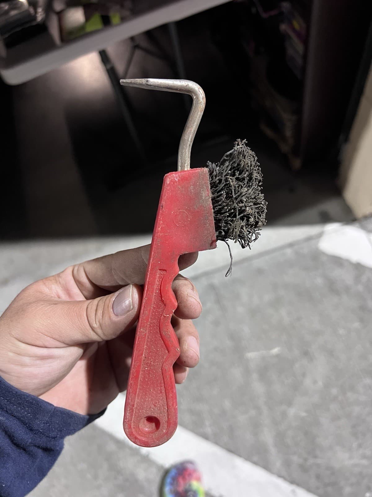 Red Horse Hoof Pick with Brush, Horse Hoof Cleaning Tool Plastic Handle 2