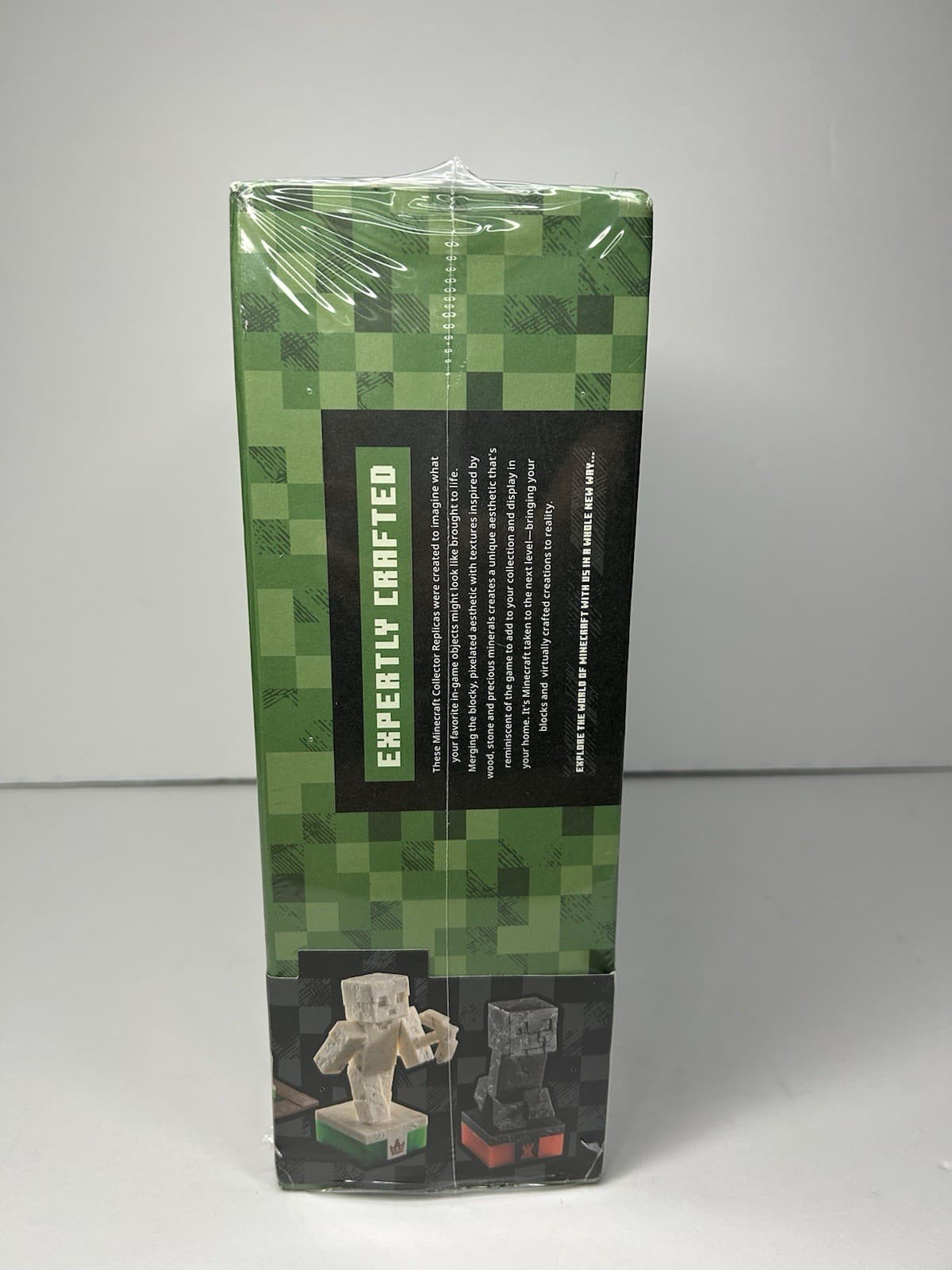  MINECRAFT Overworld Heroes Vs Hostile Mobs Chessboard Set NEW SEALED 3