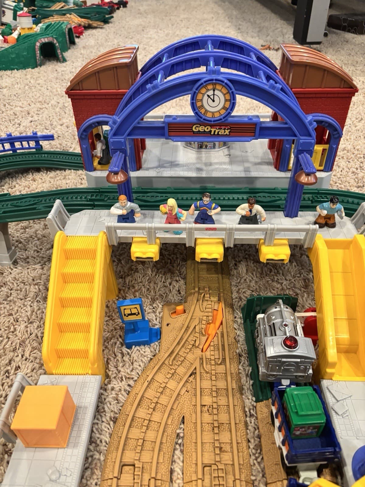 VIDEO Fisher Price GeoTrax Remote Control Grand Central Station Railway EUC! 2