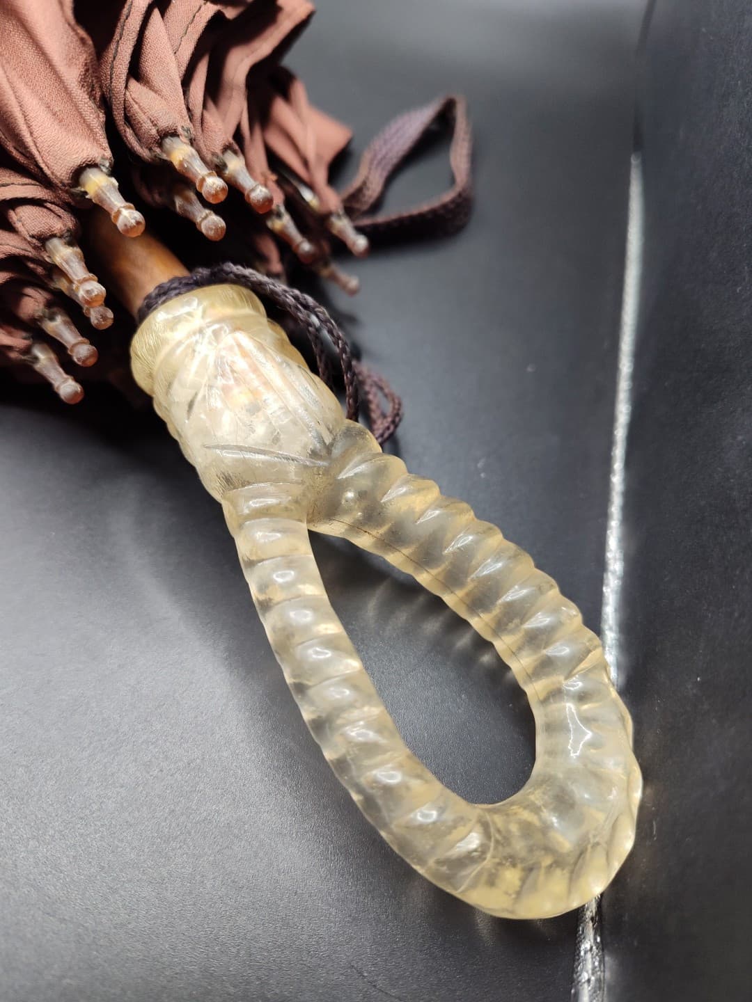 Vintage Umbrella with Carved Lucite Handle in Good Working Condition Brown 2