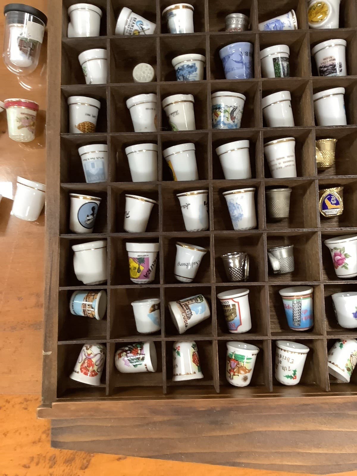 Lot of 115, Vintage Thimbles: Ceramic, Metal, Porcelain w/ Custom Tray!! 3