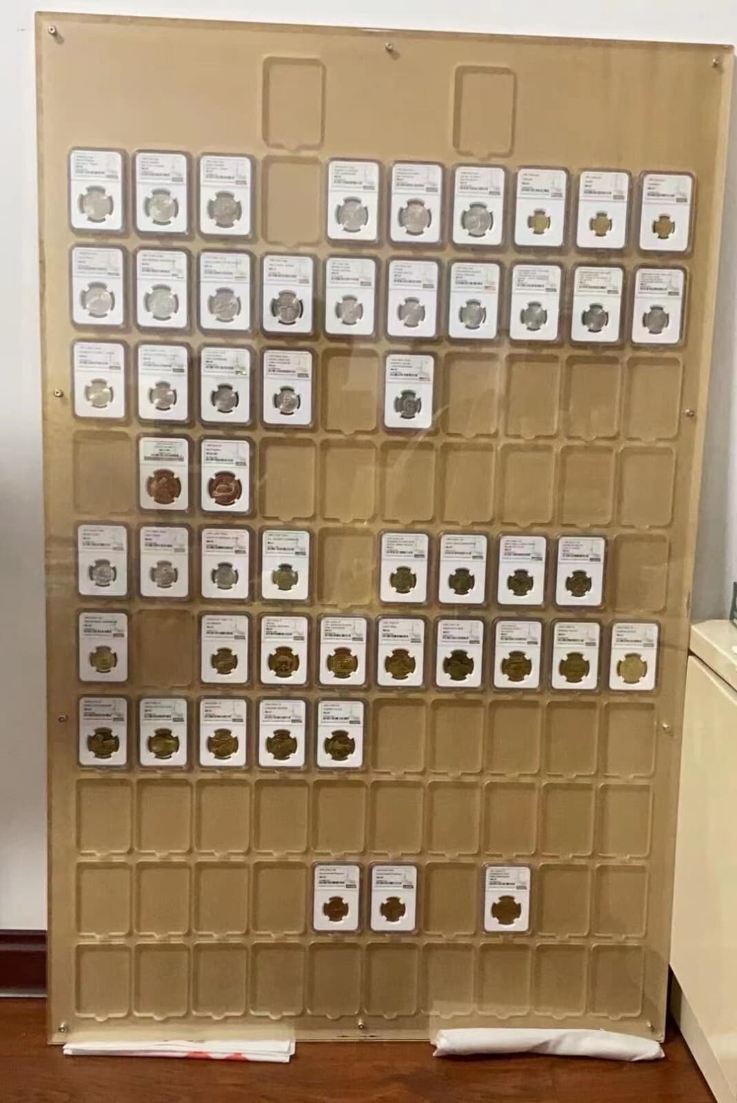 CUSTOMIZE Crystal Acrylic Wall Display Frame For ANACS/NGC/PCGS Coin Slab Holder 6