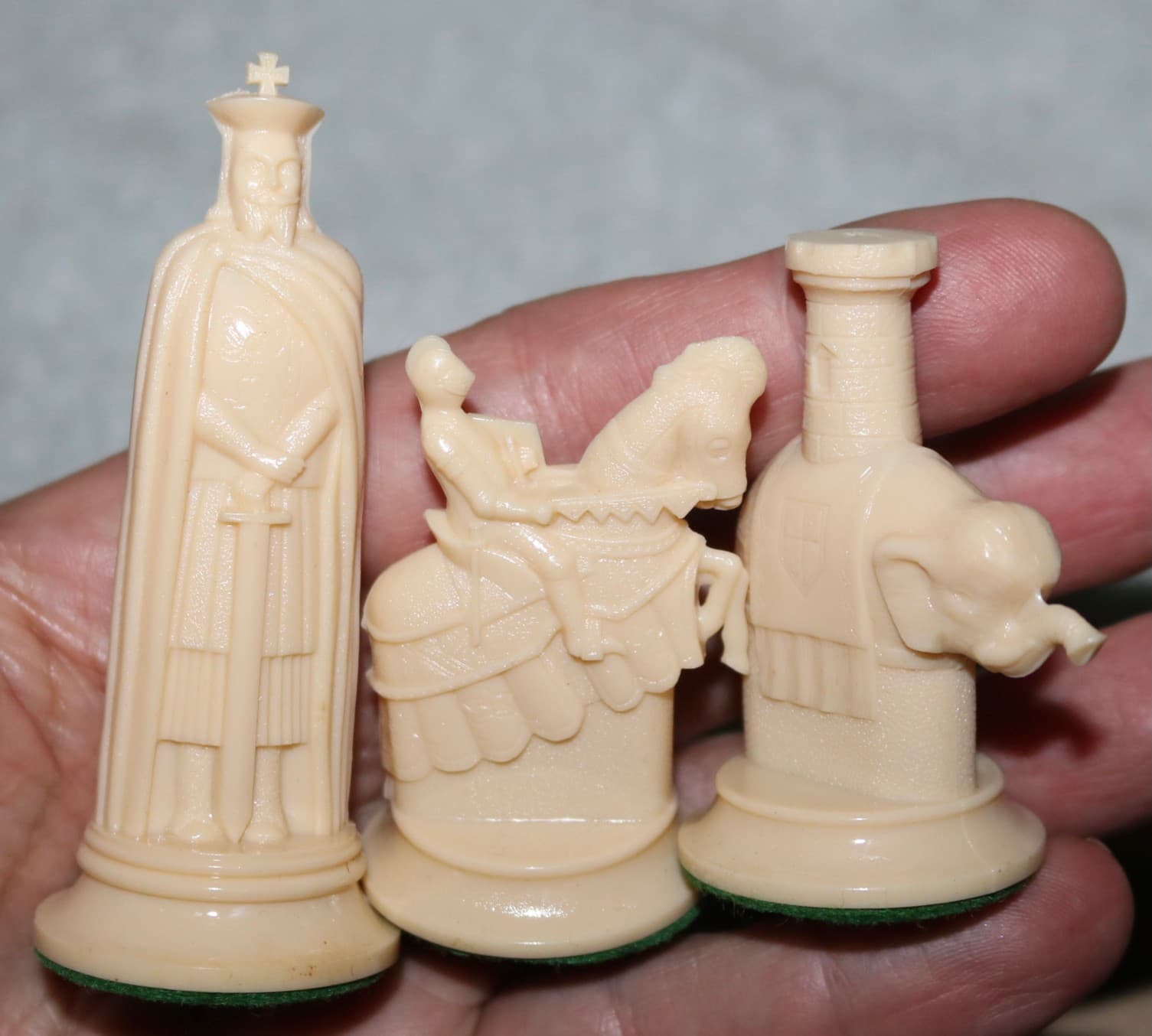 VTGE KINGSWAY FLORENTINE CHESSMEN 1947 CHESS PIECES 4