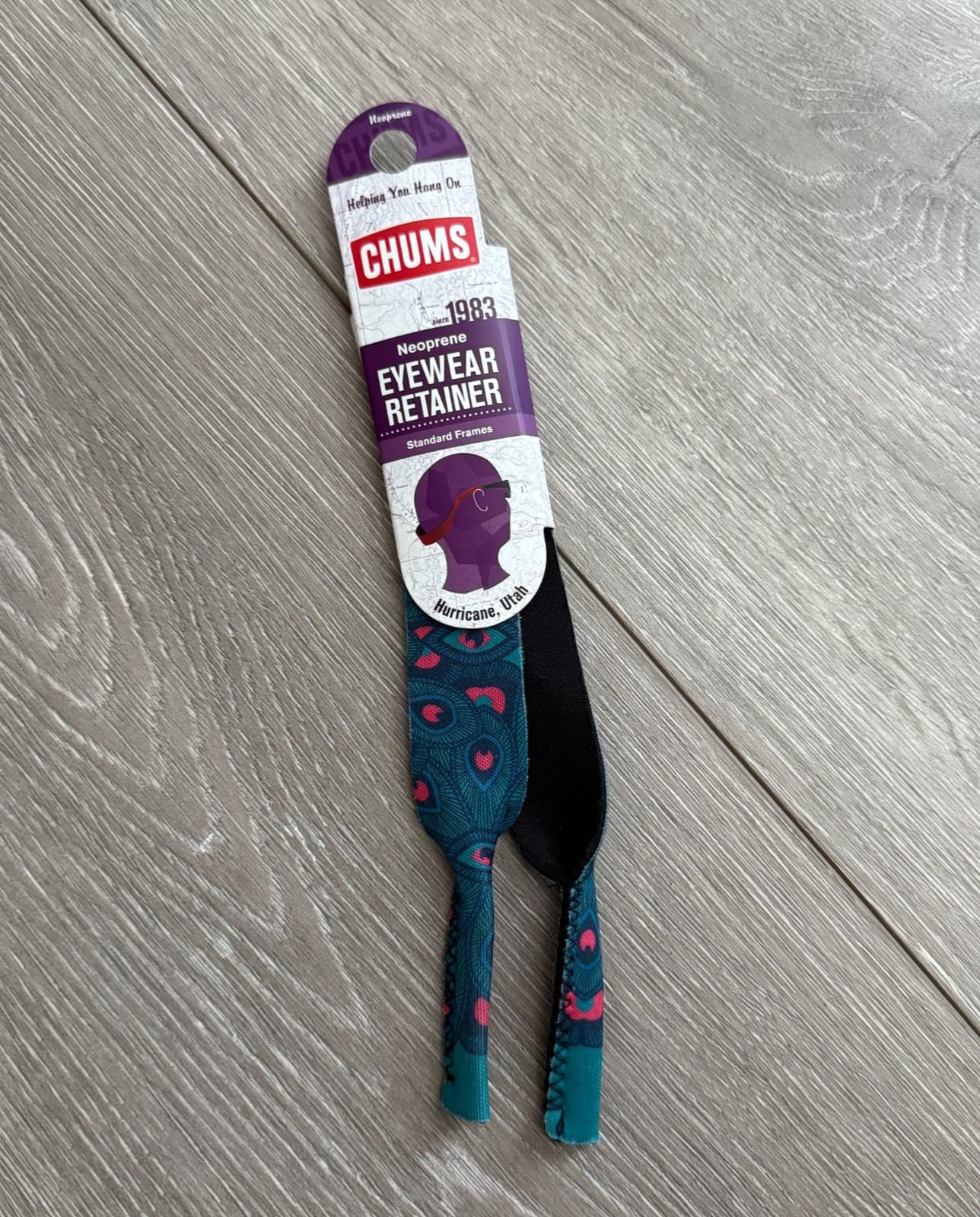 New - Chums - Neoprene Quick Dry Lightweight Eyewear Retainer - Green Peacock 2