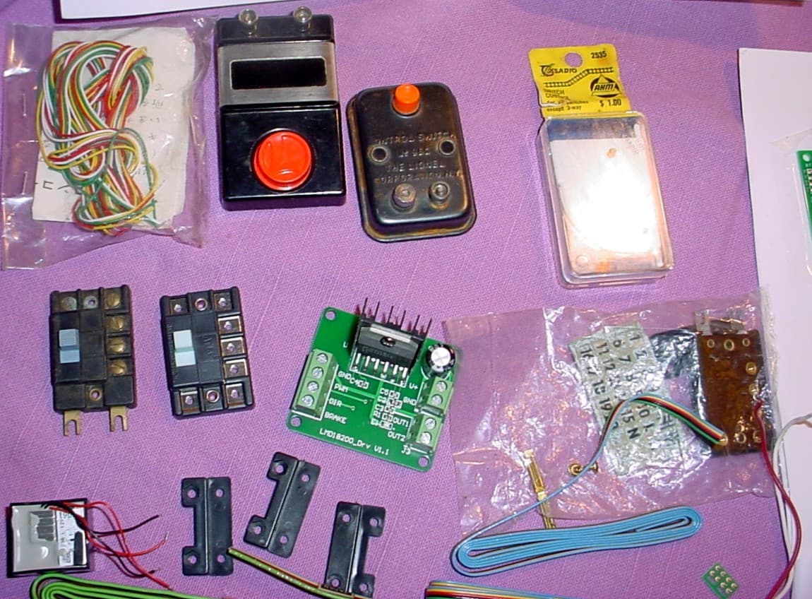 Lot: DCC DIGITAL PCB &  Wires Buttons - / for HO Electric TRAIN Set