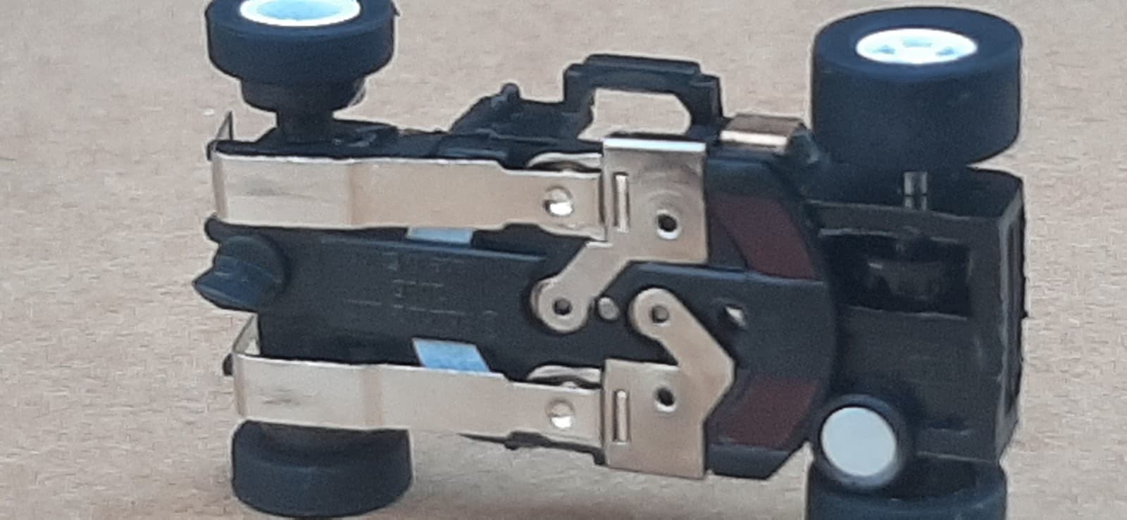 Back To School Special Autoworld Ultra G Xtraction Chassis With White Rims 2