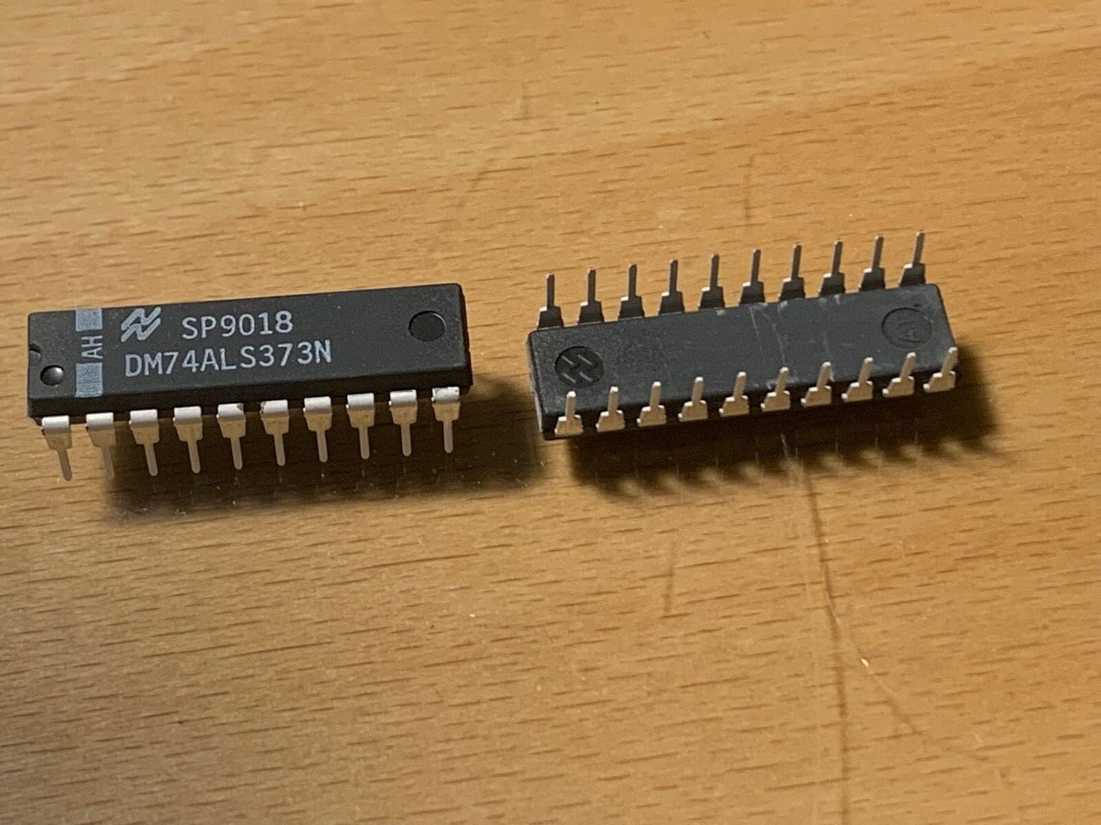  DM74ALS373N - NATIONAL IC - LATCH TRANSP OCTAL D 20-DIP  2