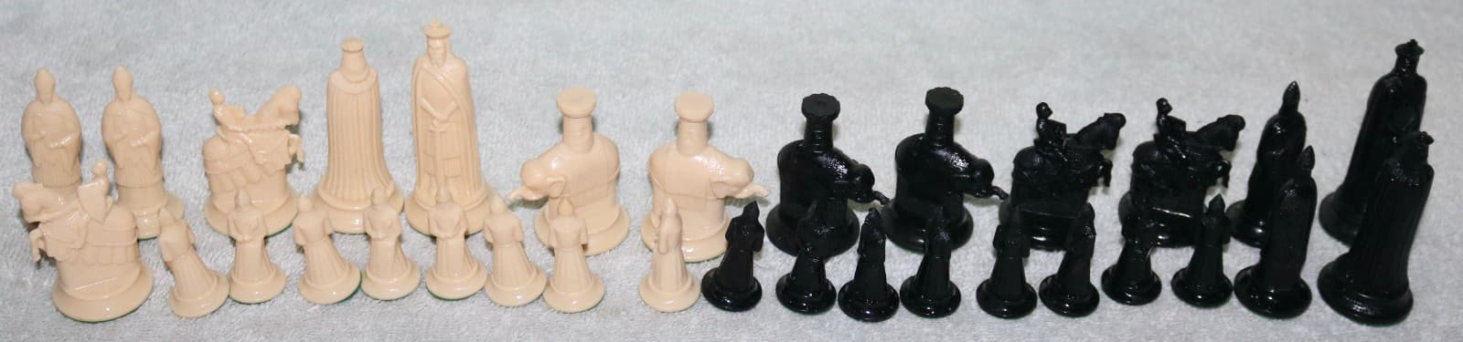 VTGE KINGSWAY FLORENTINE CHESSMEN 1947 CHESS PIECES 2