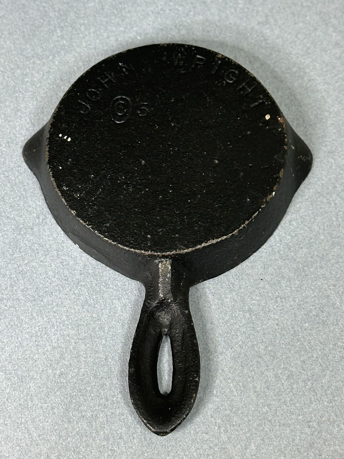 JOHN WRIGHT Mini CAST IRON SKILLET ASHTRAY SPOON REST Native Chief w/ Headdress 3