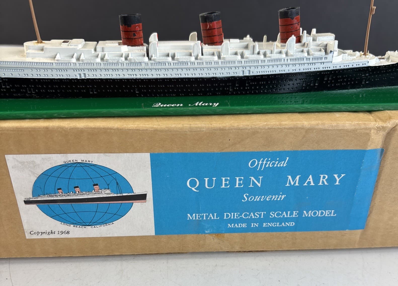 Vintage Official QUEEN MARY Souvenir Metal Die-Cast Scale Model 1968 England 2