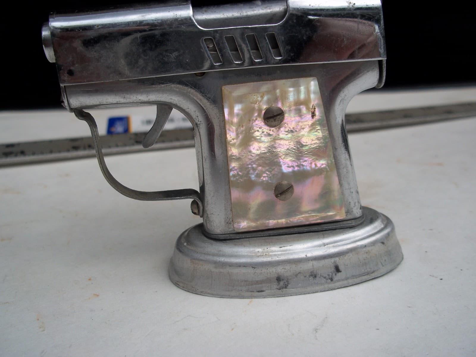 VINTAGE CIGARETTE LIGHTER (PISTOL-GUN) DESKTOP