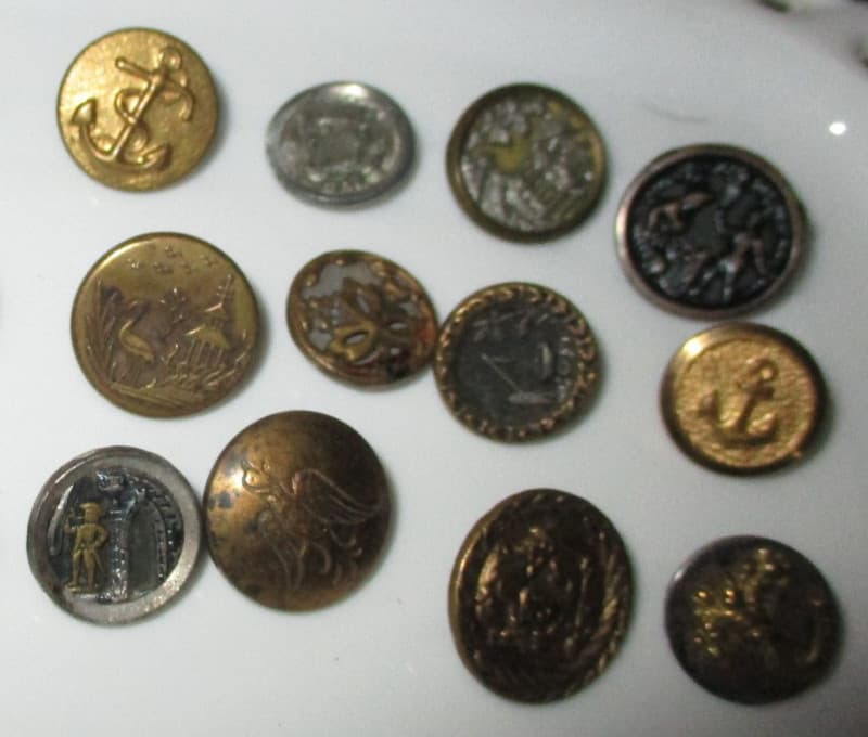 LOT 21 ANTIQUE VICTORIAN METAL PICTURE BUTTONS - BIRDS TREE OF LIFE HORSESHOE ++ 6
