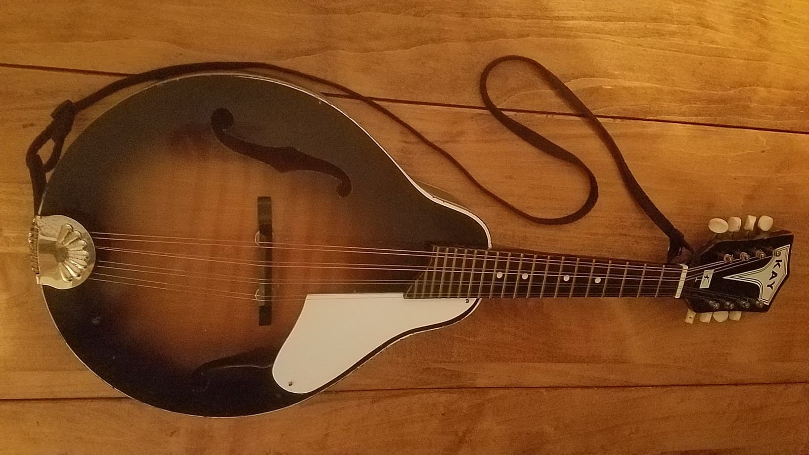 KAY N3 Mandolin (1950-1960`s) with strap- & tech set up 2