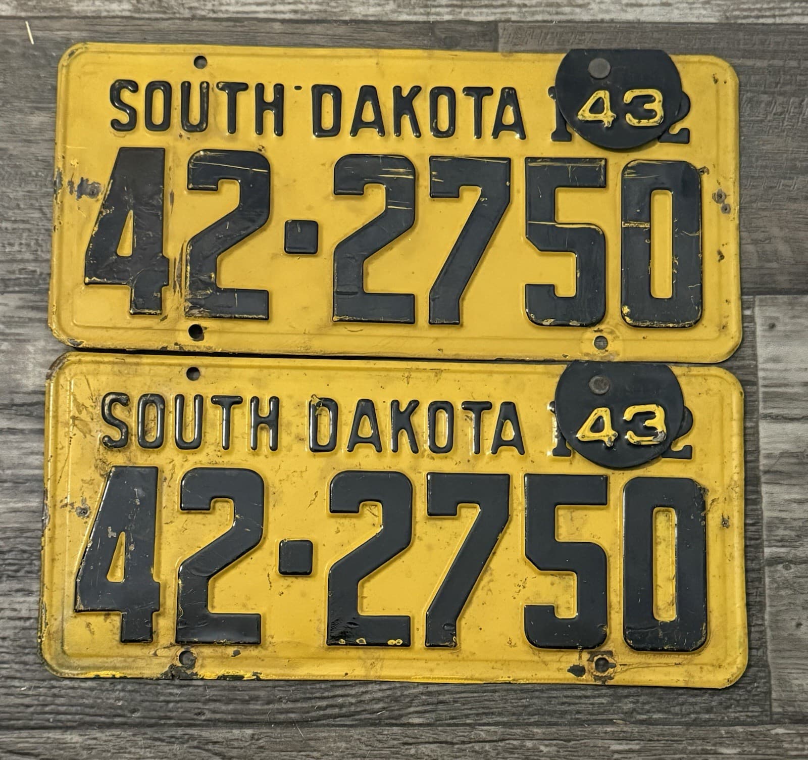 1942-1943 South Dakota pair-license plates. -Lincoln County #42 2750