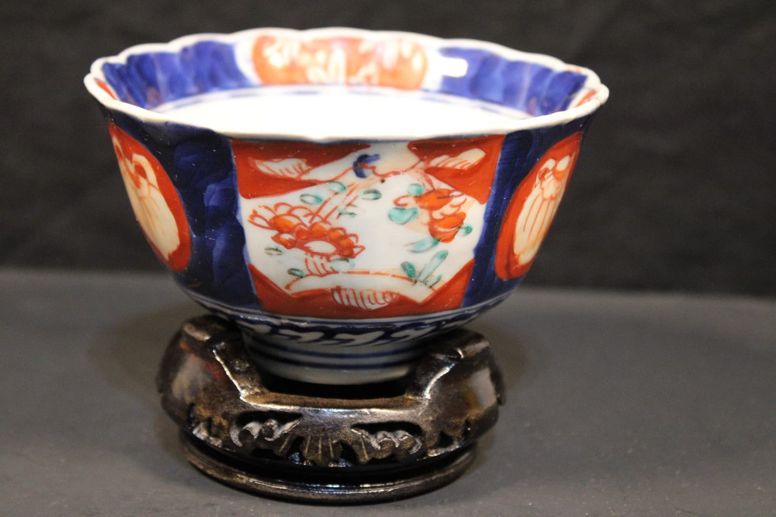 Antique Japanese Imari Porcelain Bowl – Scalloped Rim – Hand-Painted – Meiji Era 3