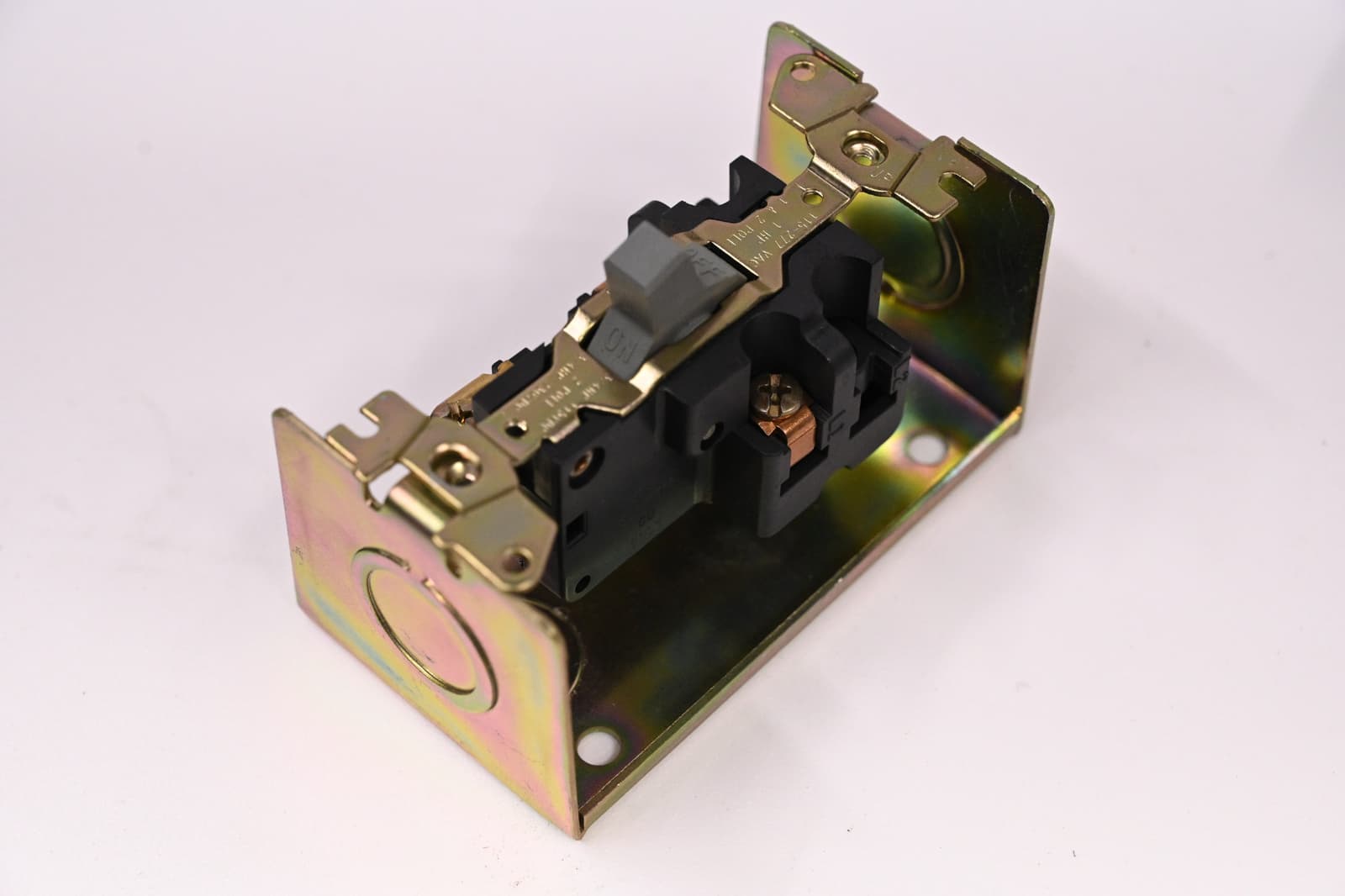 Manual Starter, fractional horsepower, 16A, 1pole, 1HP at 277 VAC,toggle 2510FG1 6