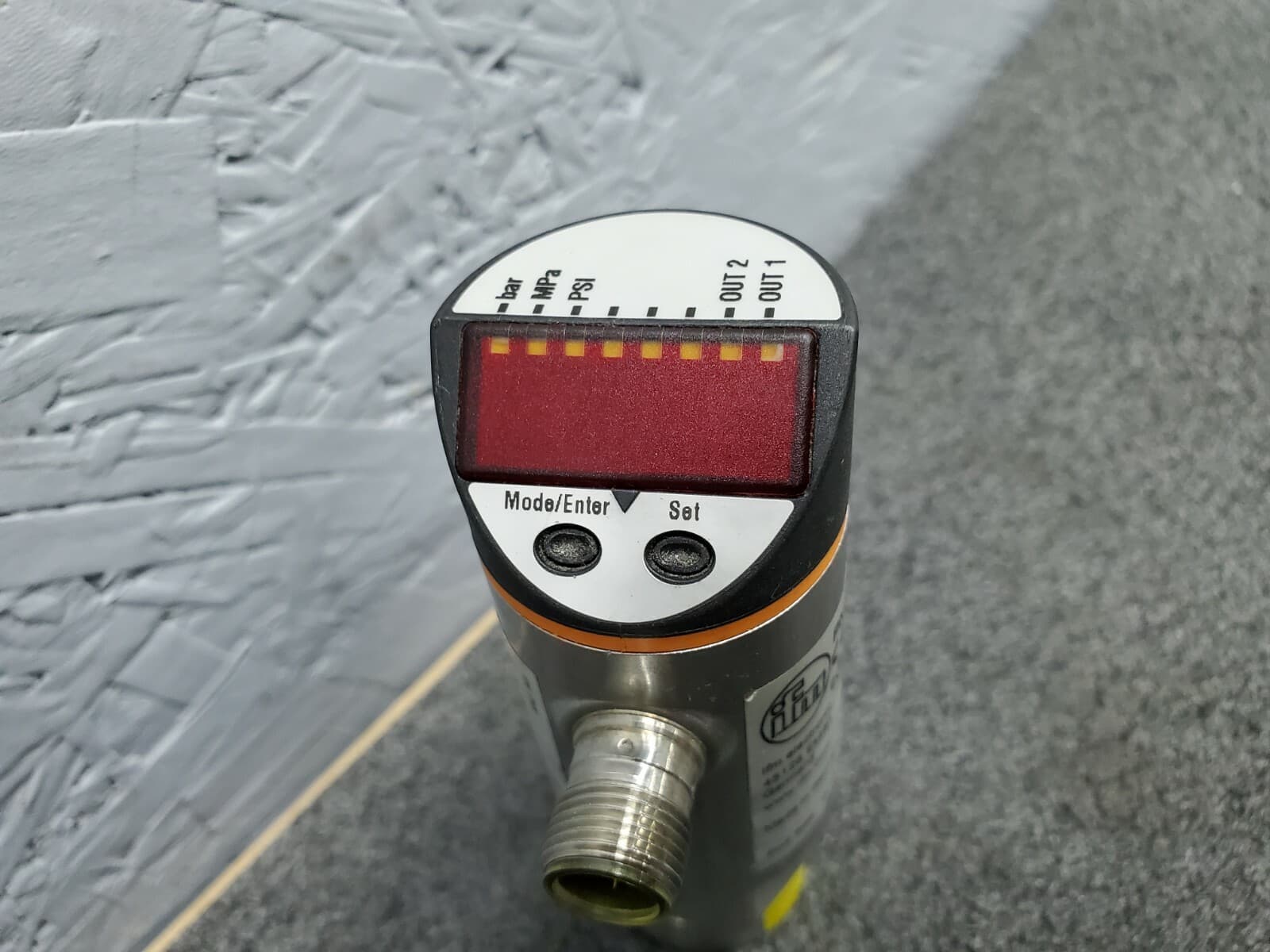 IFM Efector PN7004 Electronic Pressure Sensor Range -14-145 PSI, 18-36 VDC 3