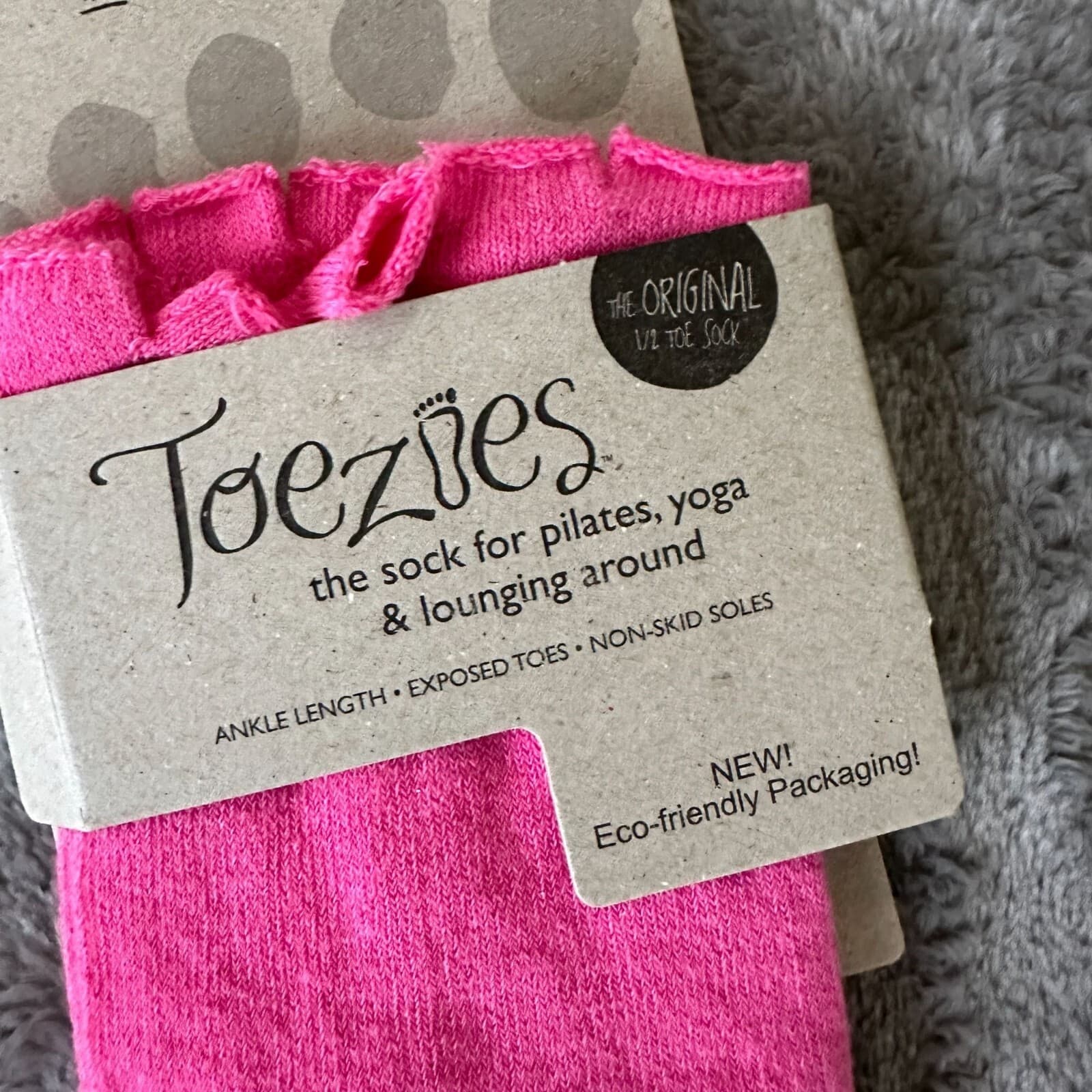 NEW Toezies Yoga Pilates Exposed Toe Pink Socks Small Medium S/M 4