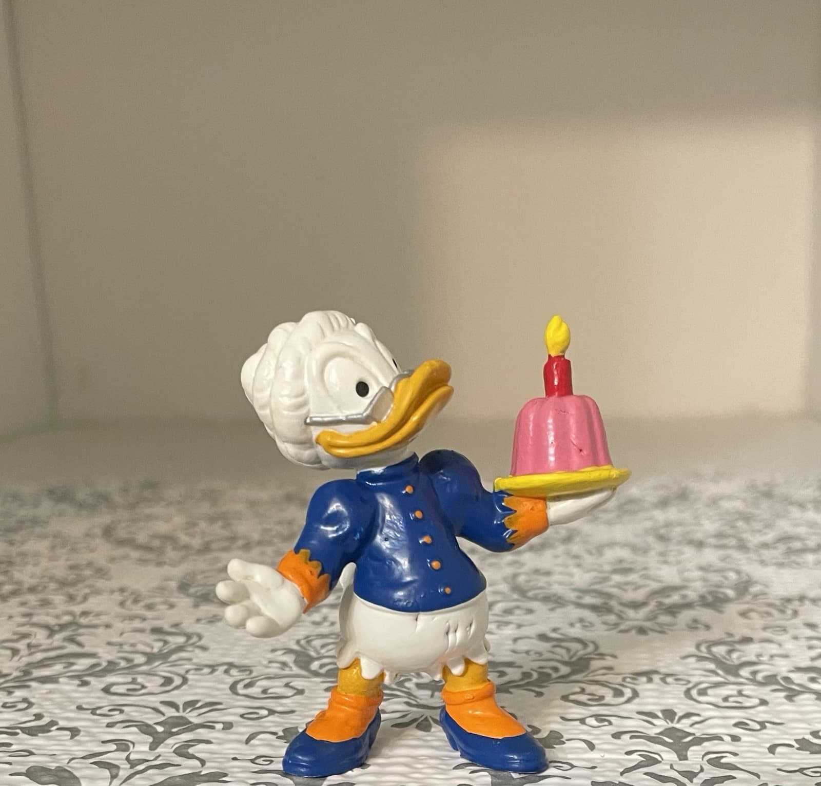 Vintage Disney Grandma Duck With Birthday Cake Donald's Tales 2.5" PVC Figure 2