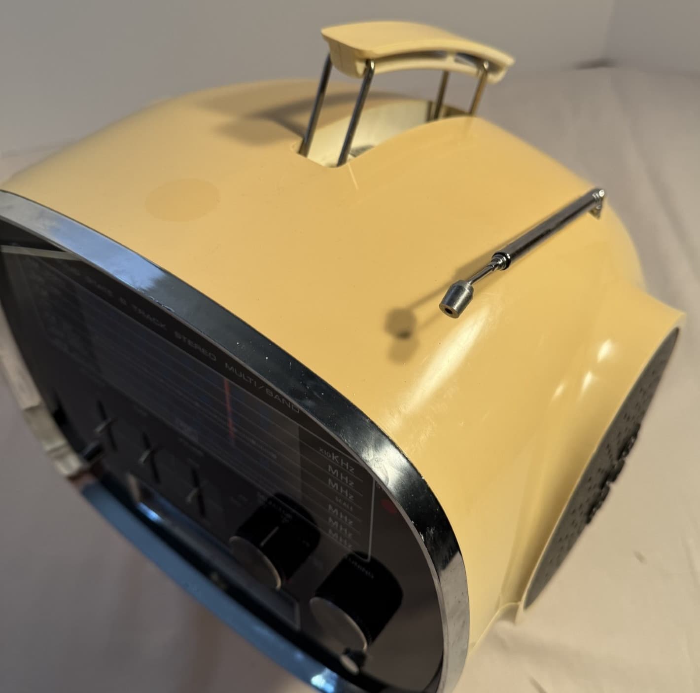 Wynford Hall Model TCM-5500 Solid State 8 Track Stereo Multiband Space Age Radio 3