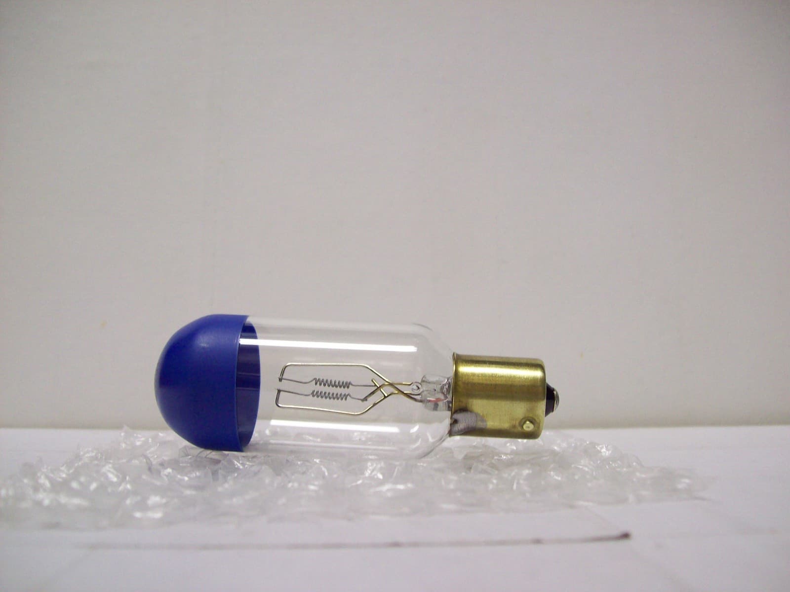 CEM Projector Projection Lamp Bulb 120V 120W  SYLVANIA  AVG. 200-HR LAMP LIFE 2