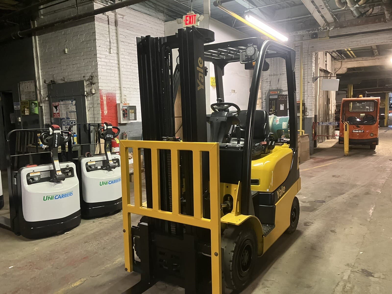 2019 Yale 3000 LB Solid Pnuematic Forklift With Side Shift and Triple Mast 5