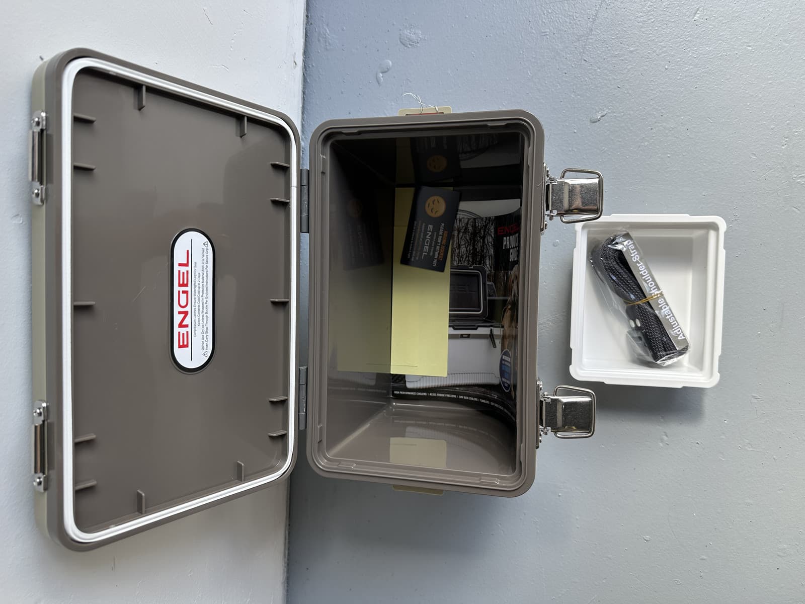 Engel UC7 7.5qt Drybox Cooler and Small Hard Shell Lunchbox (Color: Tan) 3